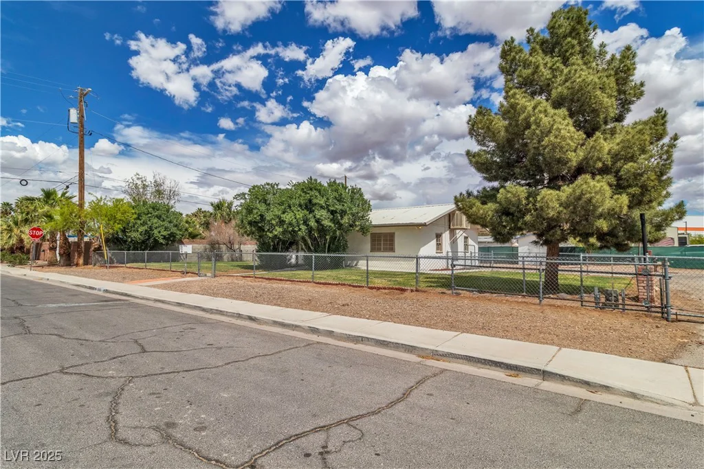5906 Bunch, Las Vegas, NV 89122