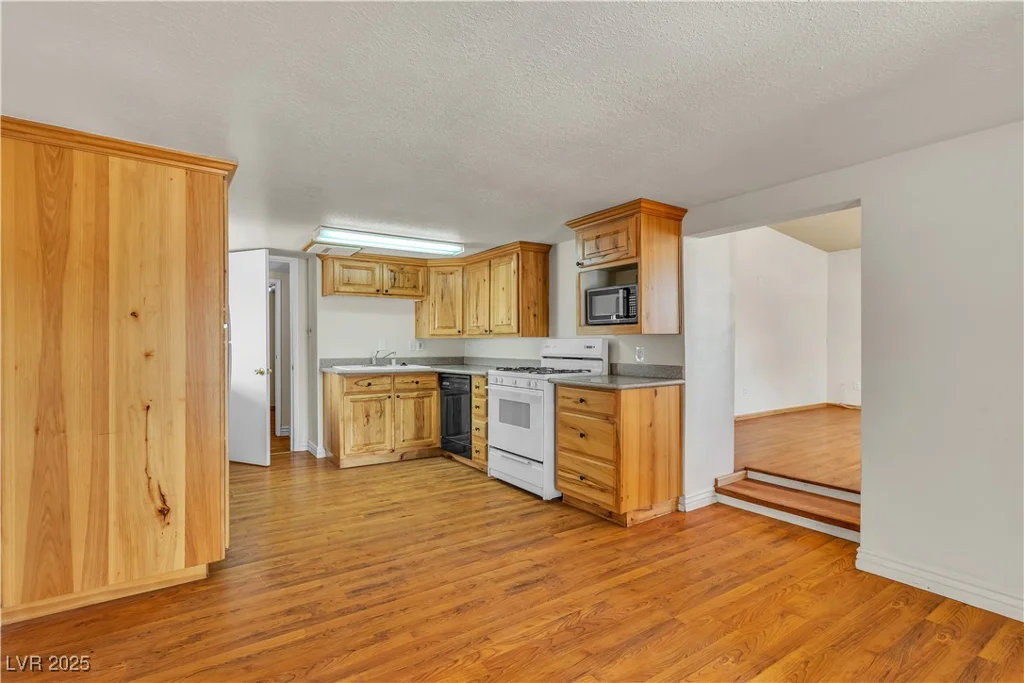 5906 Bunch, Las Vegas, NV 89122