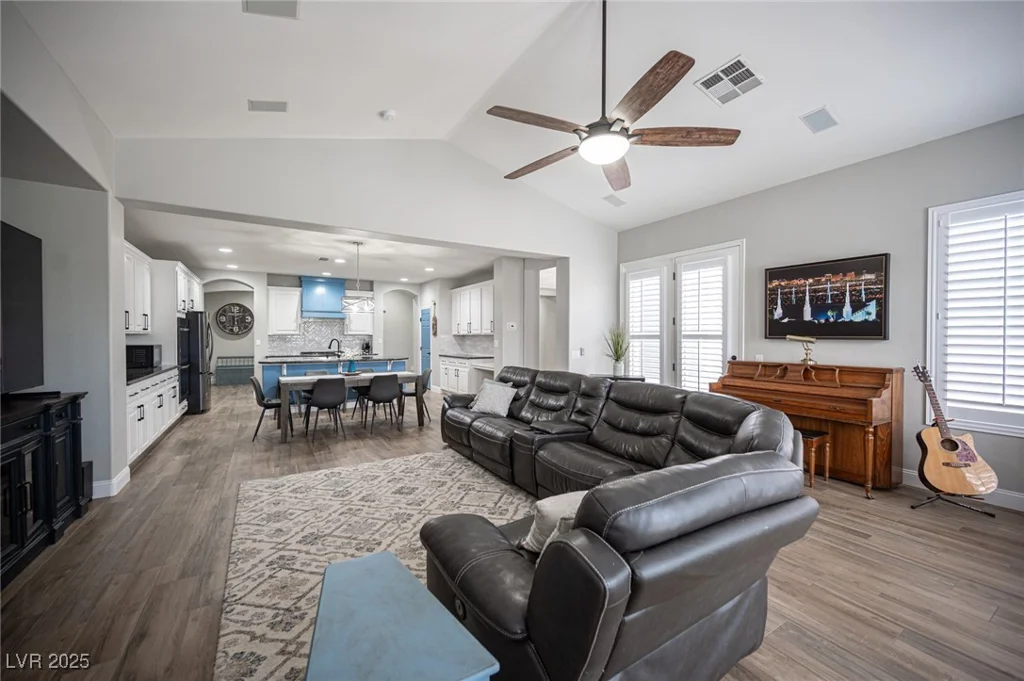 5815 Pristine Falls, Las Vegas, NV 89131