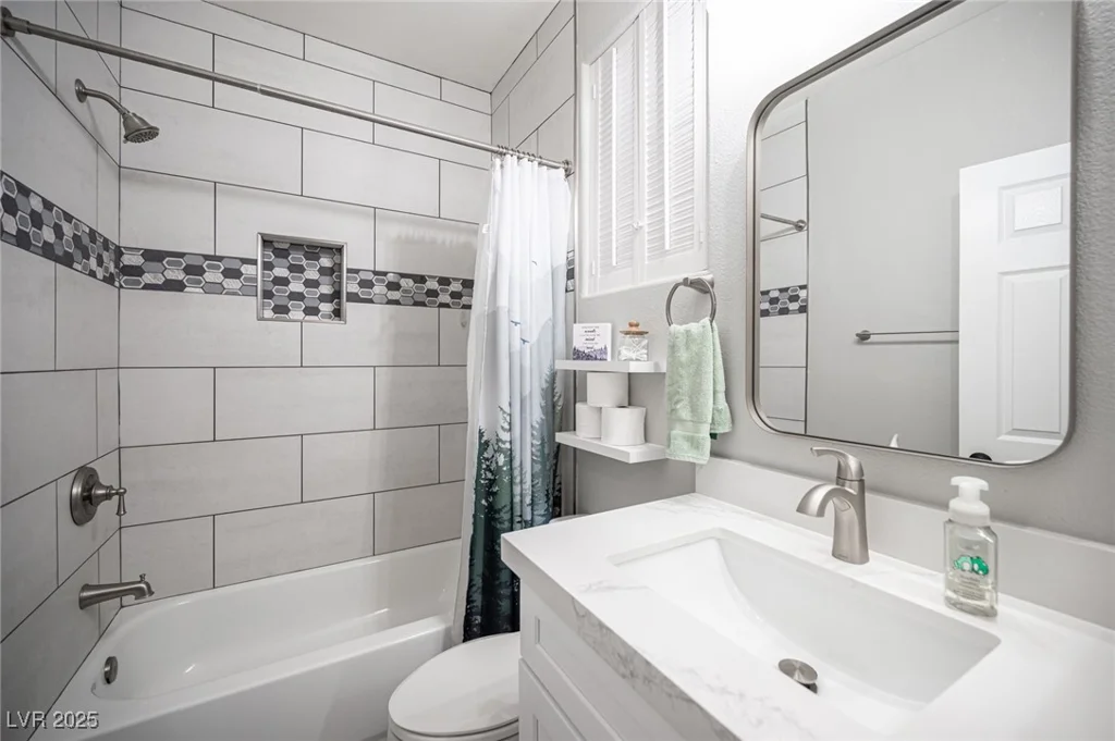 5815 Pristine Falls, Las Vegas, NV 89131