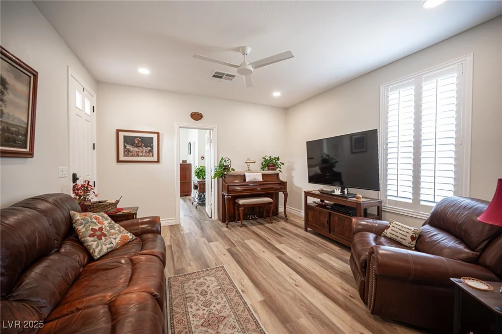 5815 Pristine Falls, Las Vegas, NV 89131
