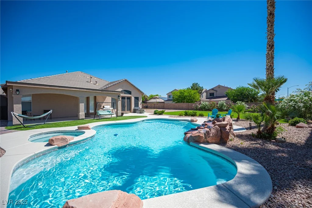 5815 Pristine Falls, Las Vegas, NV 89131