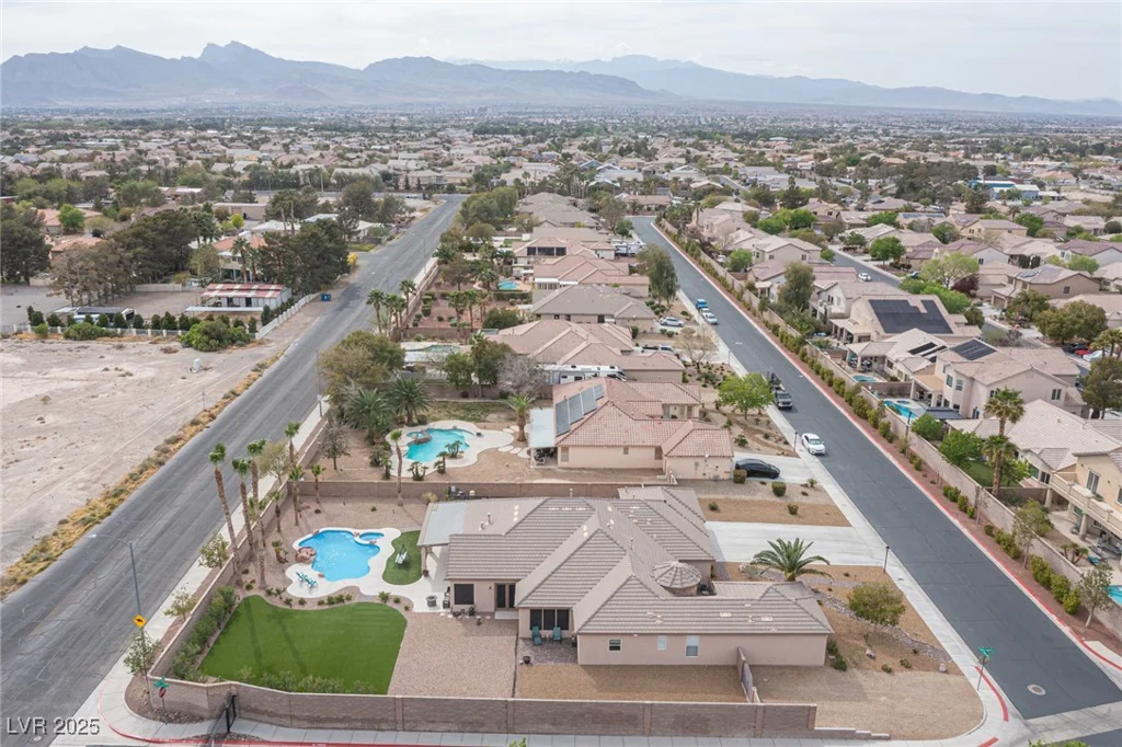5815 Pristine Falls, Las Vegas, NV 89131