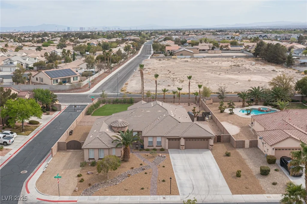 5815 Pristine Falls, Las Vegas, NV 89131