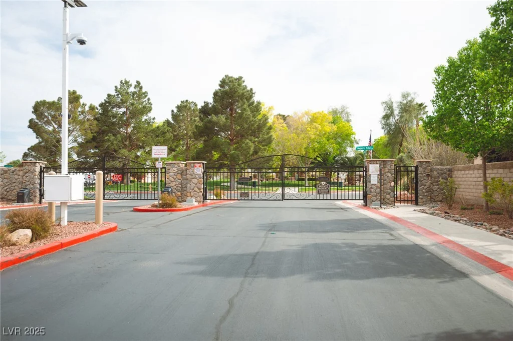 5815 Pristine Falls, Las Vegas, NV 89131