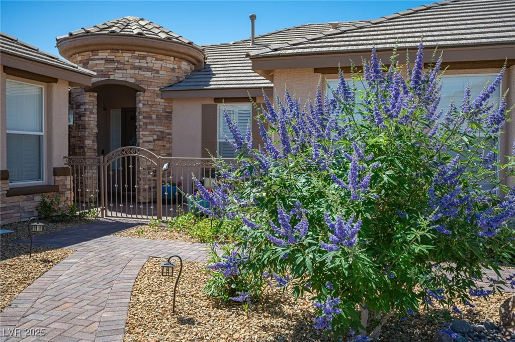 5815 Pristine Falls, Las Vegas, NV 89131