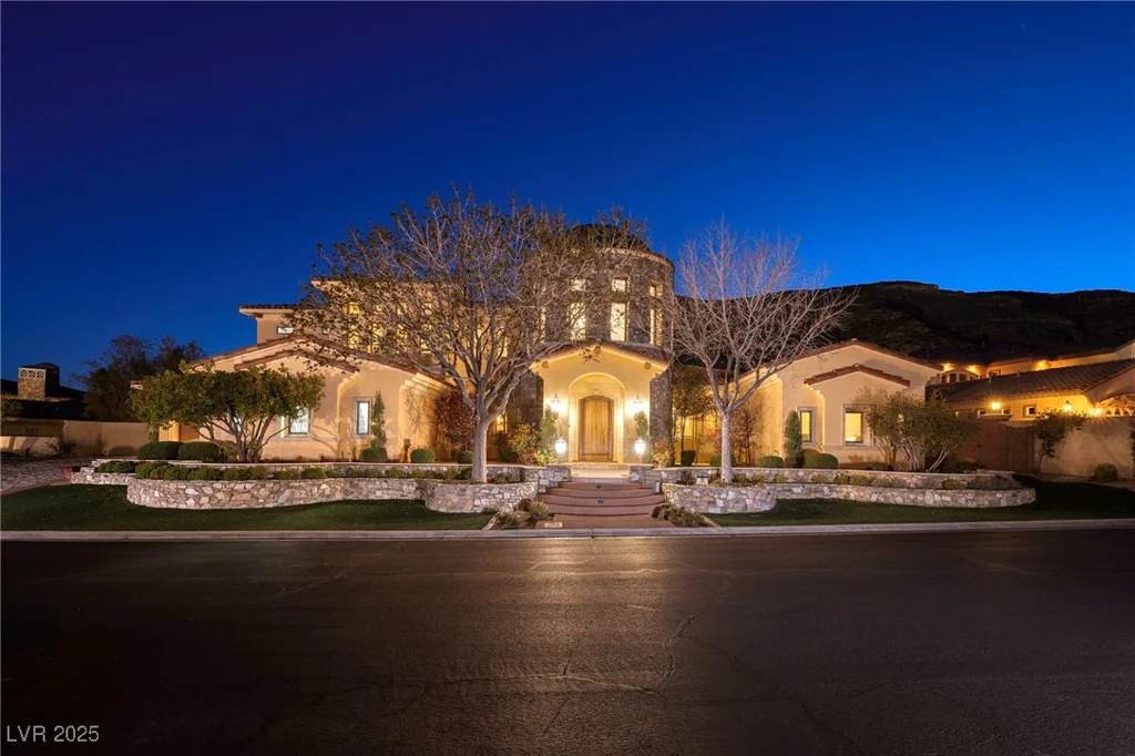 2619 Red Arrow, Las Vegas, NV 89135