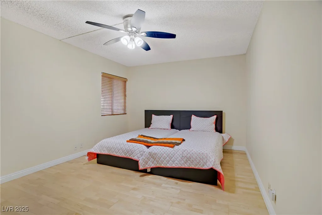 725 Royal Crest, Las Vegas, NV 89169