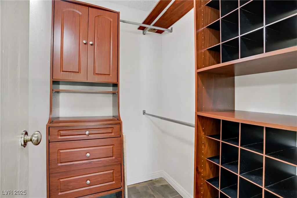 725 Royal Crest, Las Vegas, NV 89169