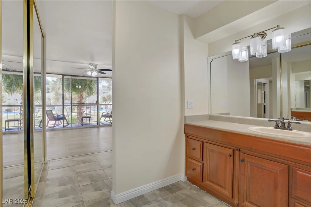 725 Royal Crest, Las Vegas, NV 89169