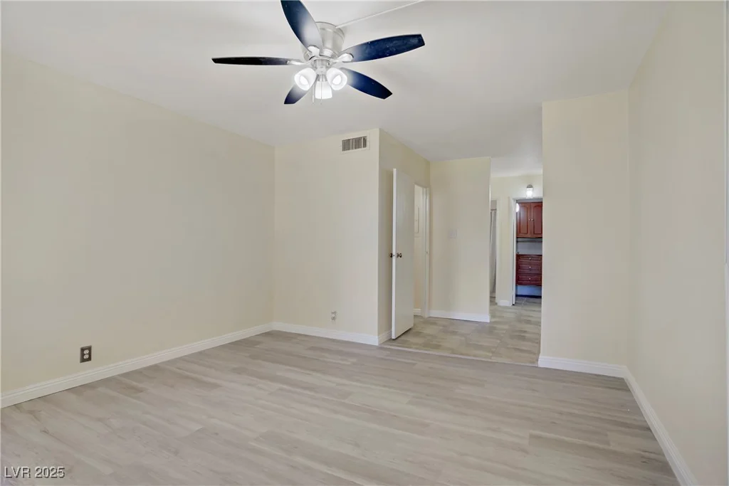 725 Royal Crest, Las Vegas, NV 89169