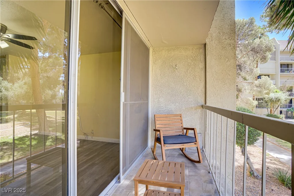 725 Royal Crest, Las Vegas, NV 89169