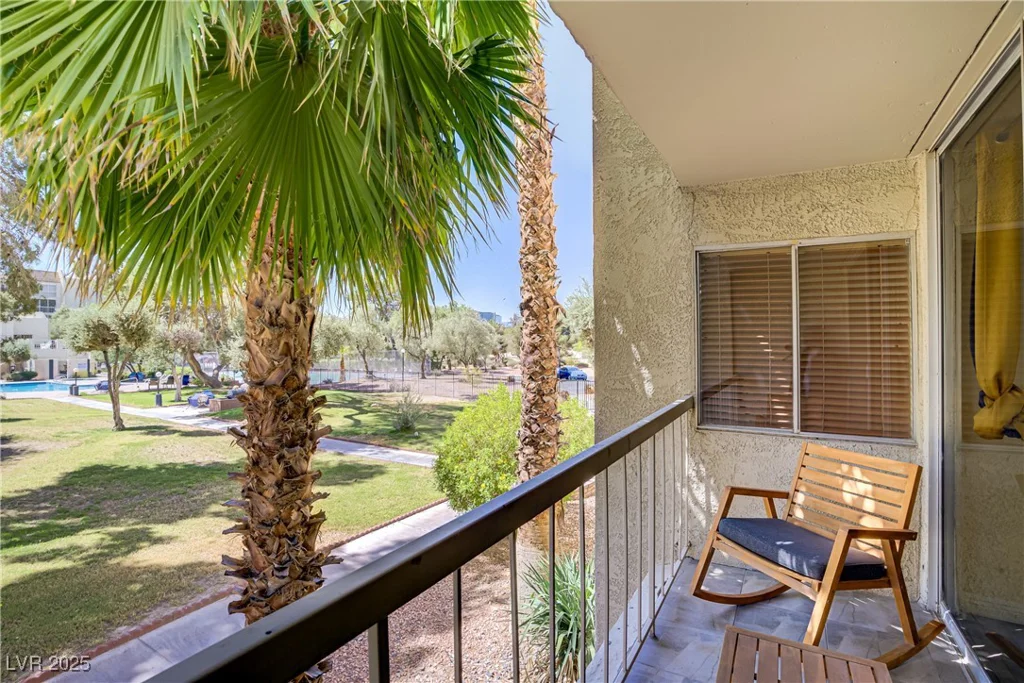 725 Royal Crest, Las Vegas, NV 89169