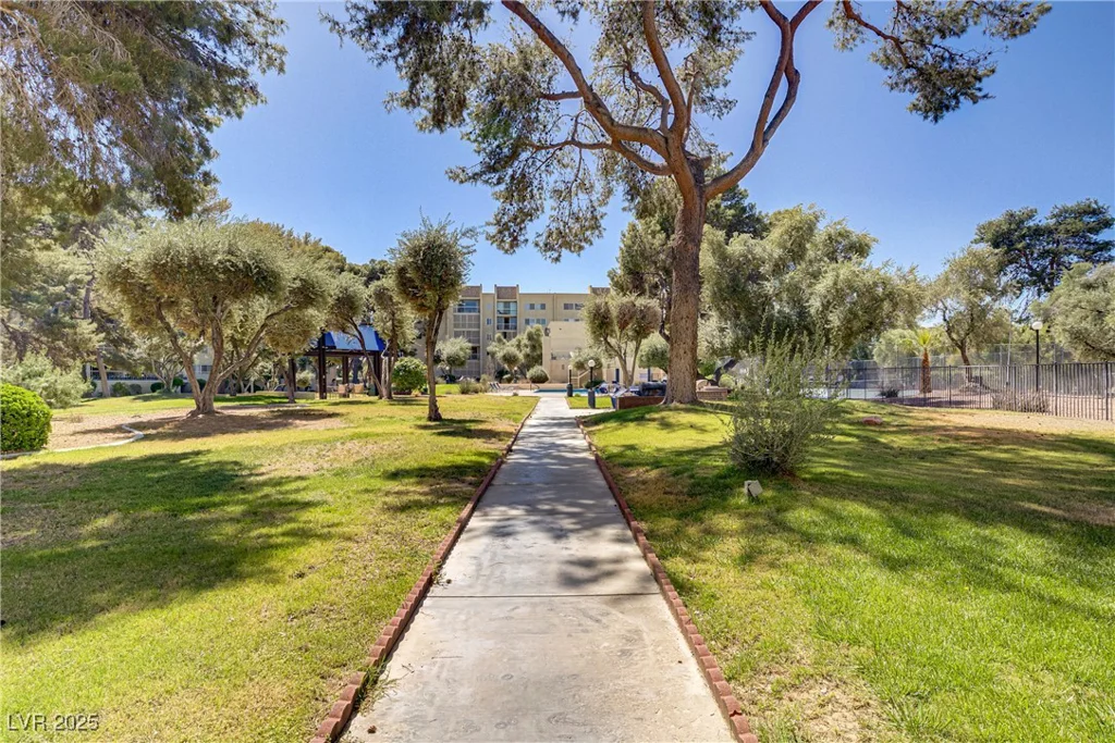 725 Royal Crest, Las Vegas, NV 89169