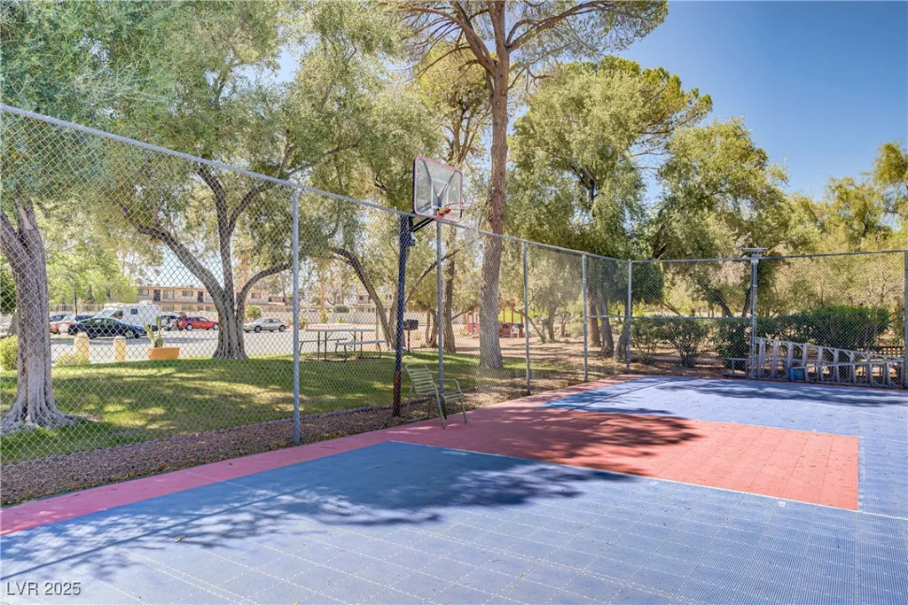 725 Royal Crest, Las Vegas, NV 89169