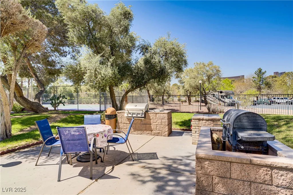 725 Royal Crest, Las Vegas, NV 89169