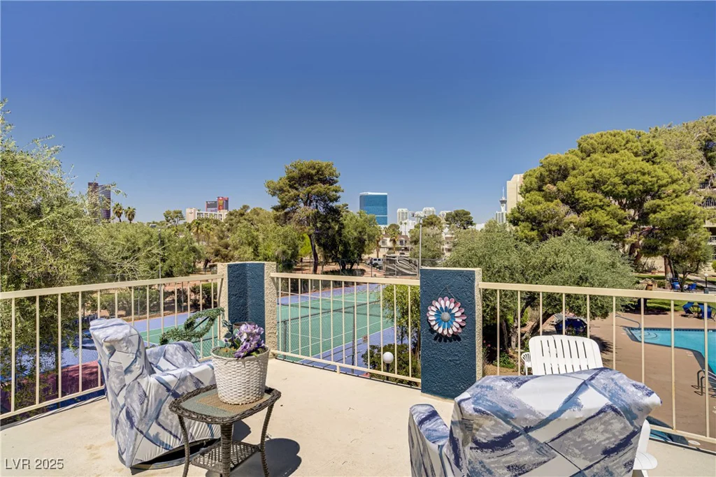 725 Royal Crest, Las Vegas, NV 89169