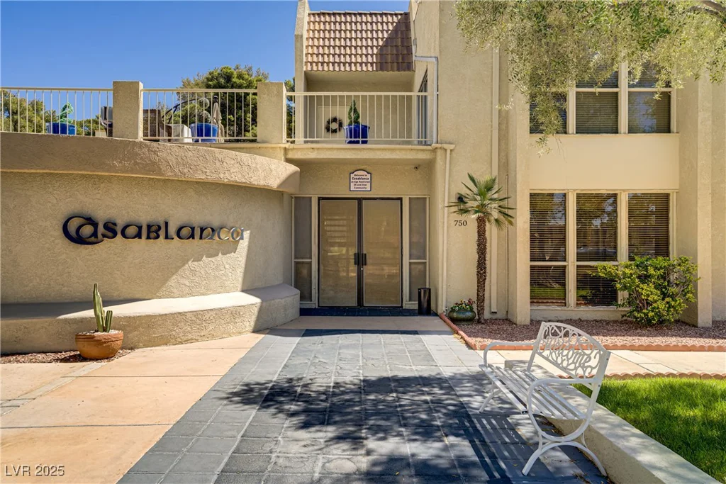725 Royal Crest, Las Vegas, NV 89169