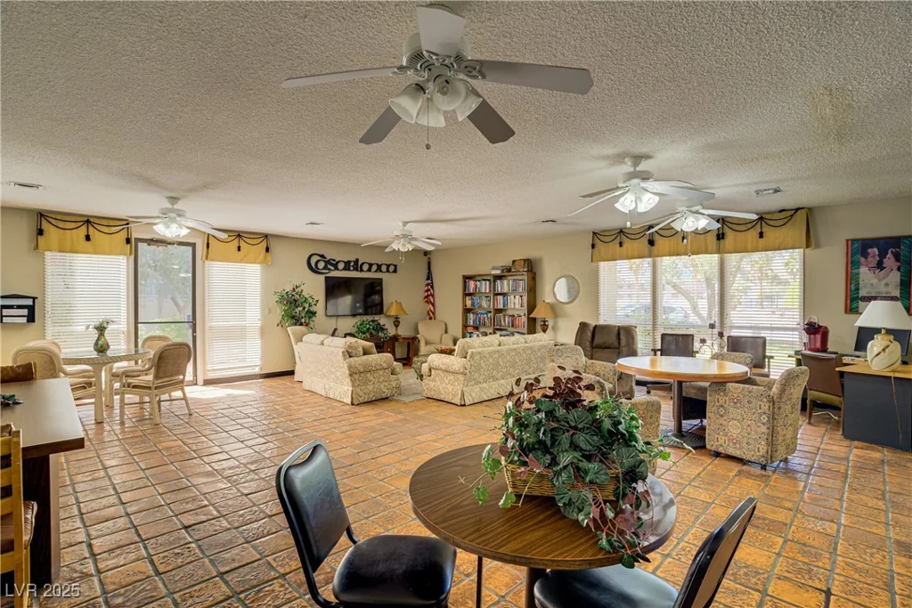 725 Royal Crest, Las Vegas, NV 89169
