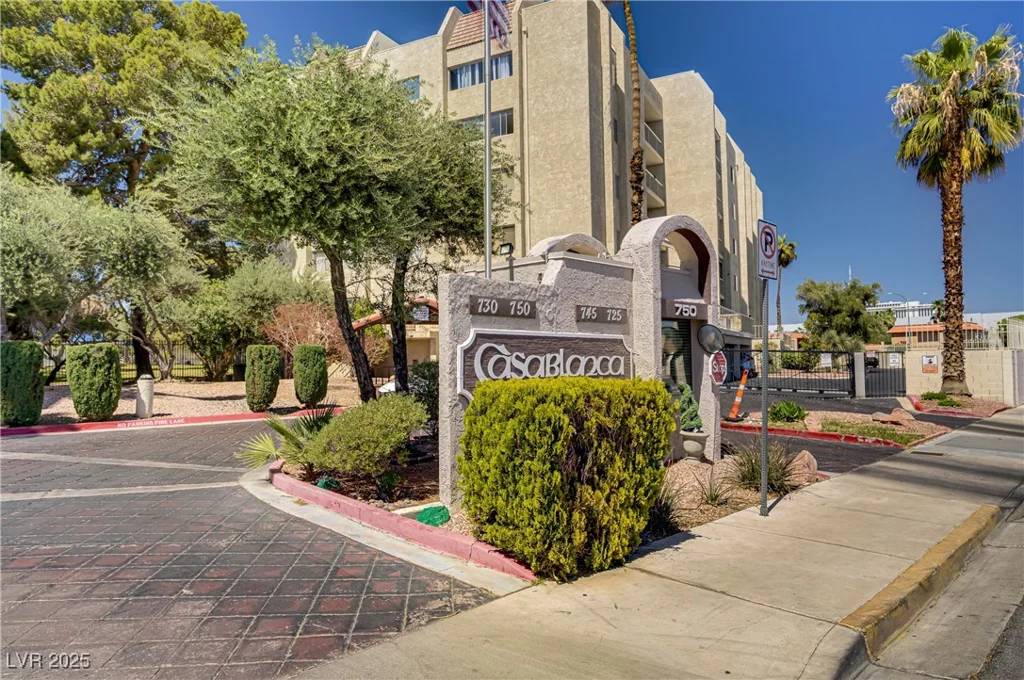 725 Royal Crest, Las Vegas, NV 89169
