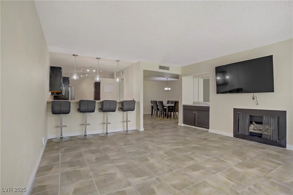 725 Royal Crest, Las Vegas, NV 89169