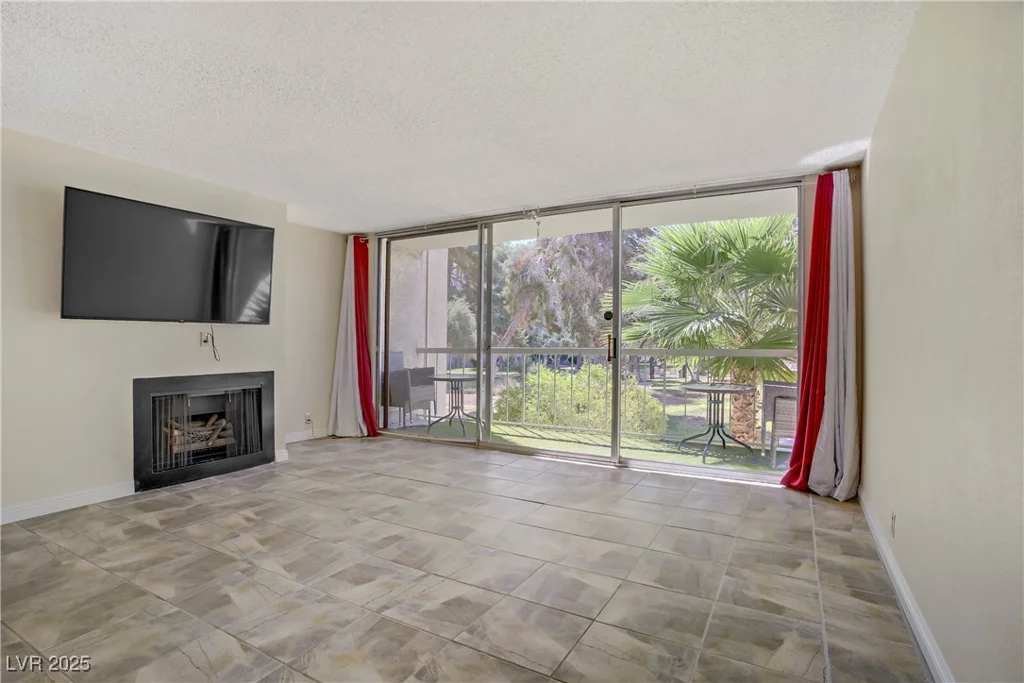 725 Royal Crest, Las Vegas, NV 89169