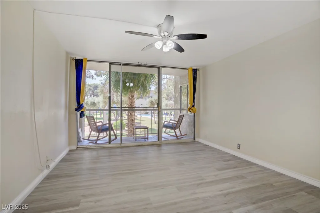 725 Royal Crest, Las Vegas, NV 89169