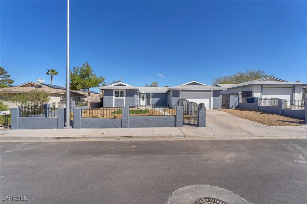 6770 Laronda, Las Vegas, NV 89156