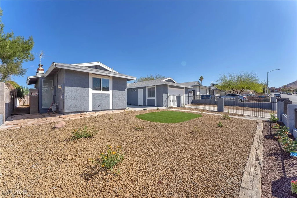 6770 Laronda, Las Vegas, NV 89156