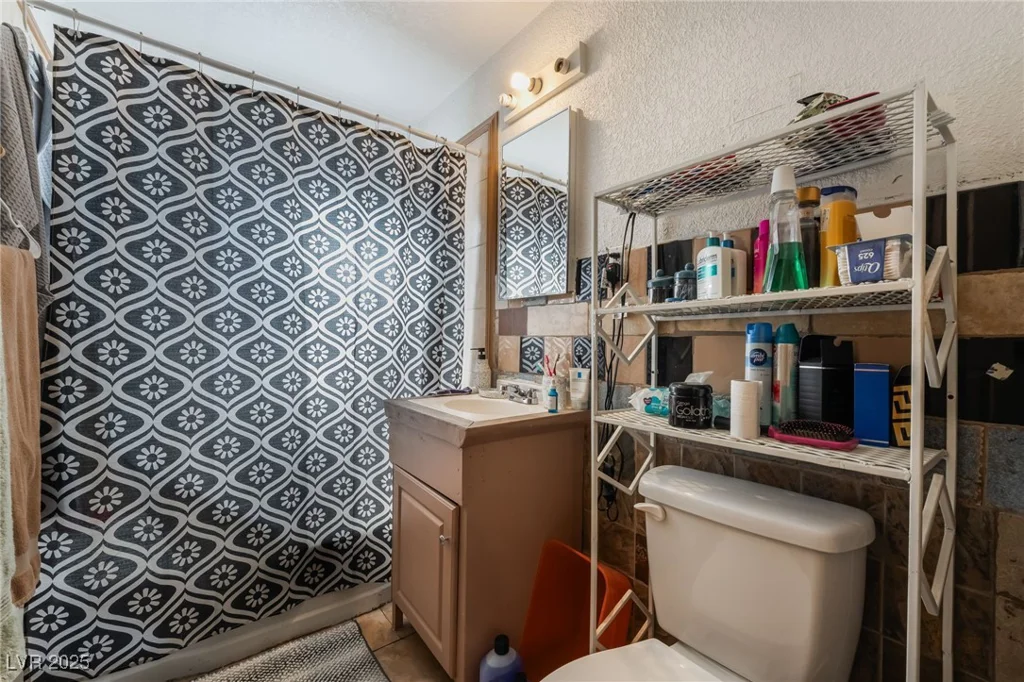 3421 Thomas, North Las Vegas, NV 89030