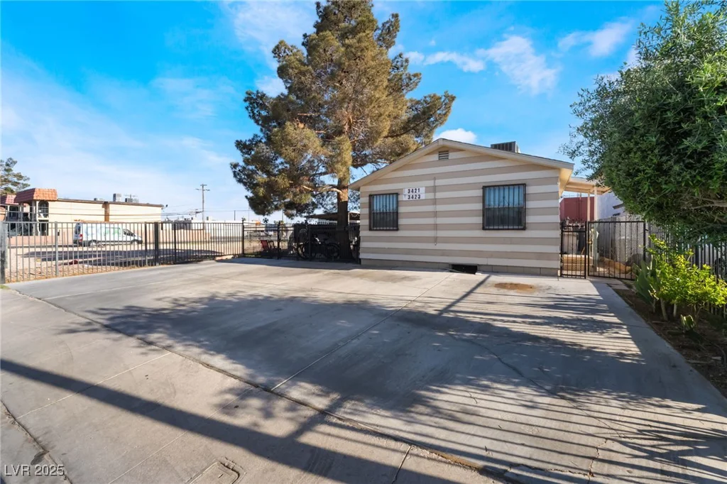 3421 Thomas, North Las Vegas, NV 89030