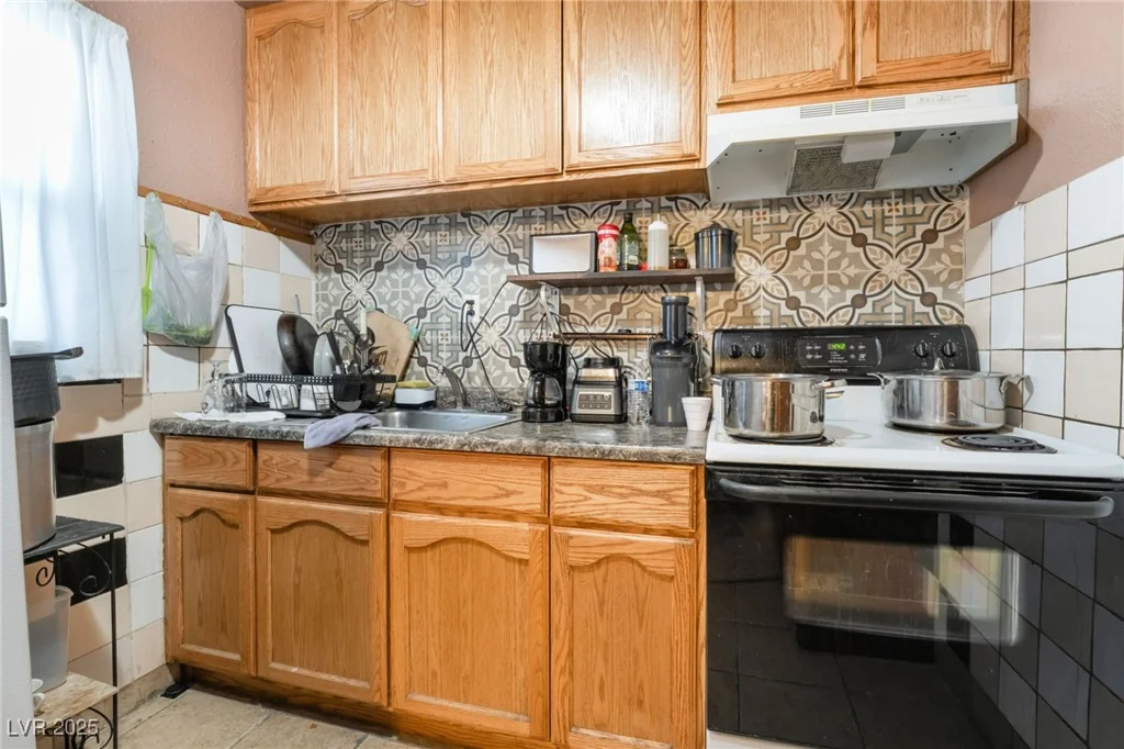 3421 Thomas, North Las Vegas, NV 89030