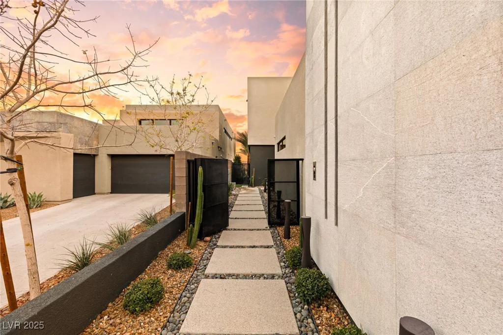 12 Falling Canyon, Henderson, NV 89011