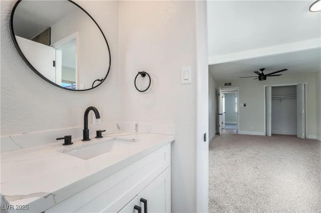 6425 Evergreen, Las Vegas, NV 89107