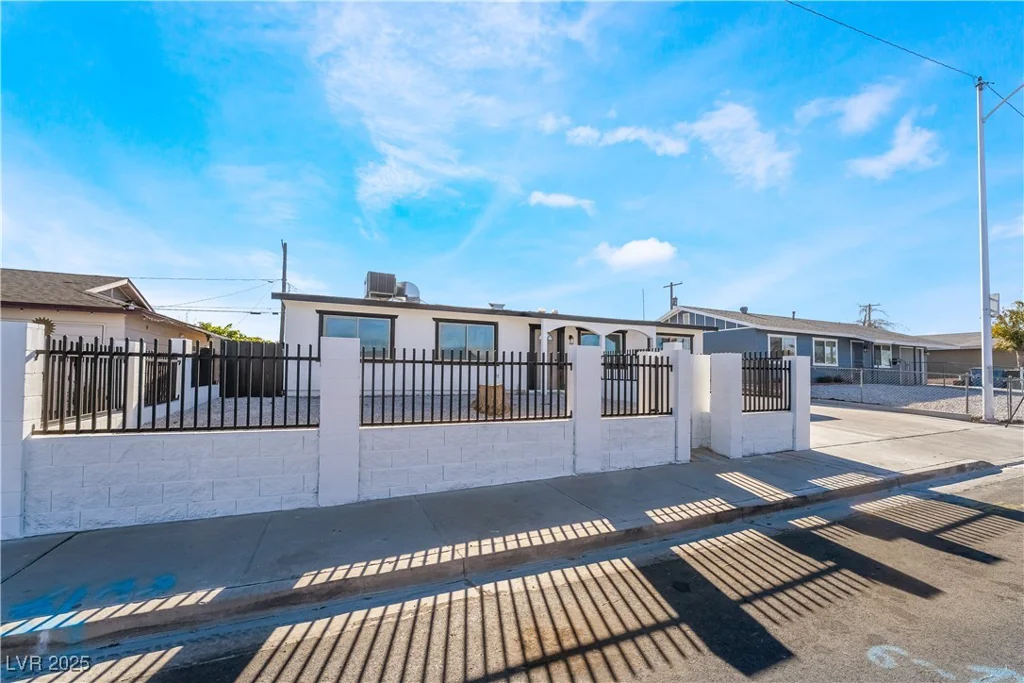 6425 Evergreen, Las Vegas, NV 89107