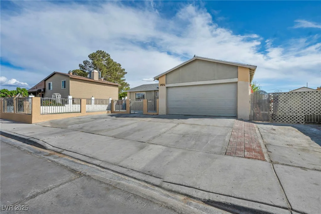 3975 Tillamook, Las Vegas, NV 89115