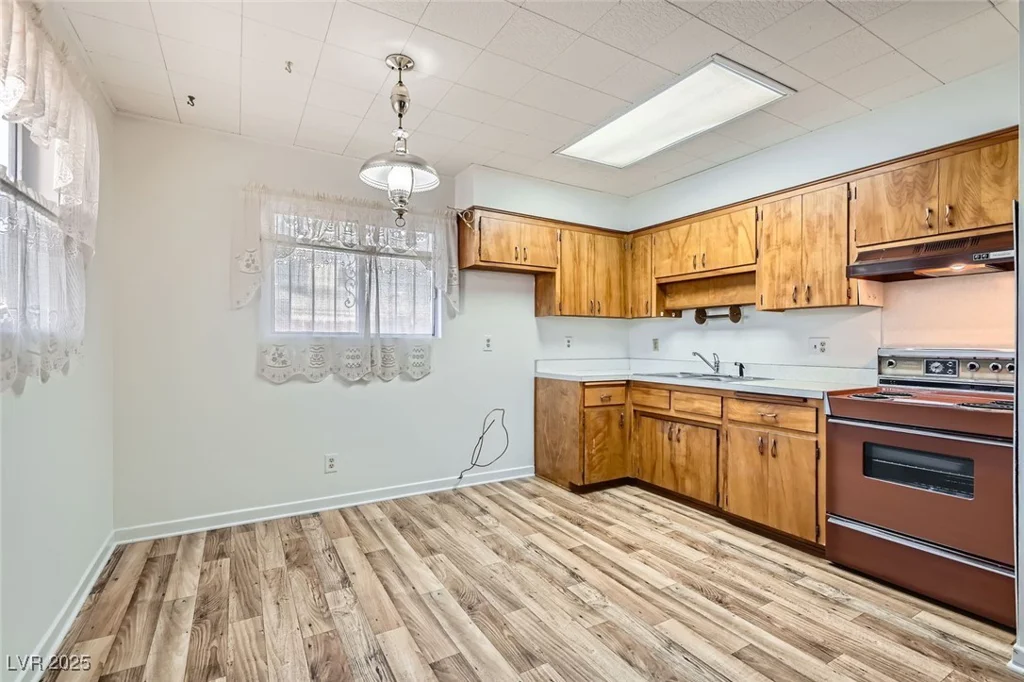 422 Ilmenite, Henderson, NV 89015