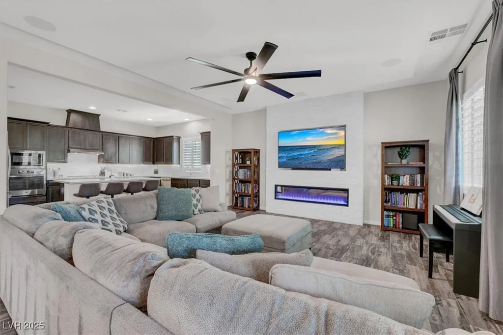 8245 Broad Branch, Las Vegas, NV 89113