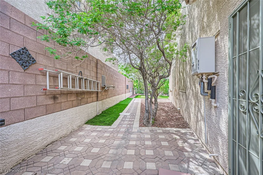215 Sunset Shower, Henderson, NV 89012