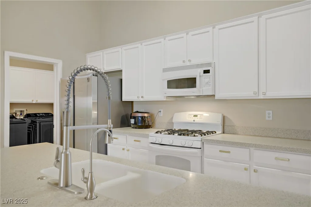 830 Roaring Falls, Henderson, NV 89052