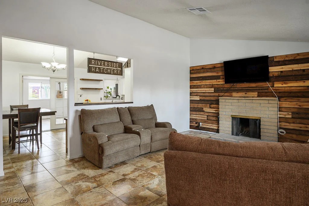 6235 Cedarwood, Las Vegas, NV 89103