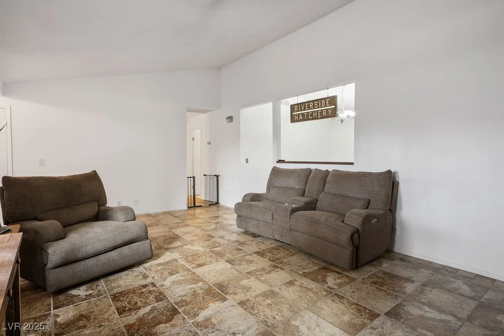 6235 Cedarwood, Las Vegas, NV 89103