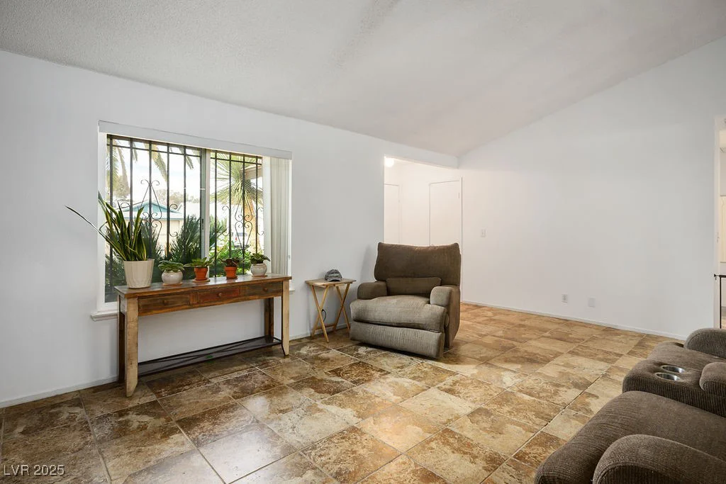 6235 Cedarwood, Las Vegas, NV 89103