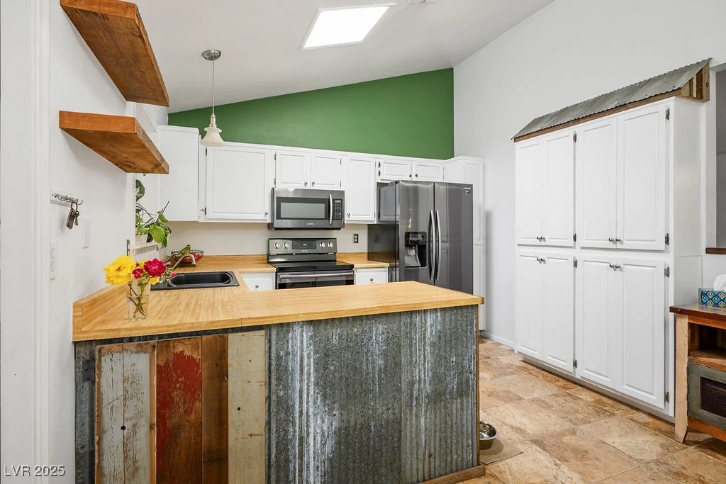 6235 Cedarwood, Las Vegas, NV 89103