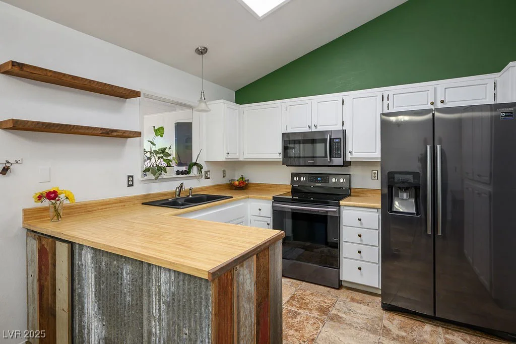 6235 Cedarwood, Las Vegas, NV 89103