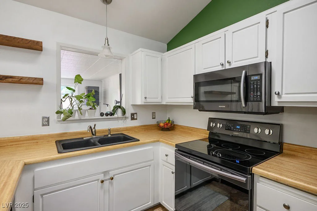 6235 Cedarwood, Las Vegas, NV 89103