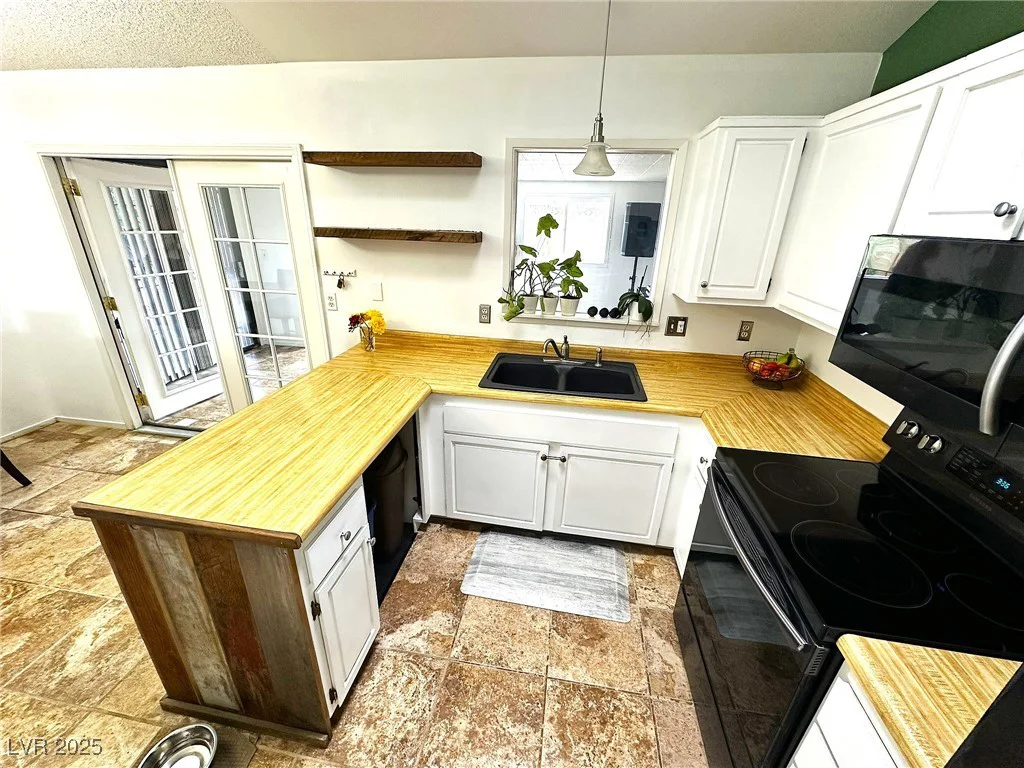 6235 Cedarwood, Las Vegas, NV 89103