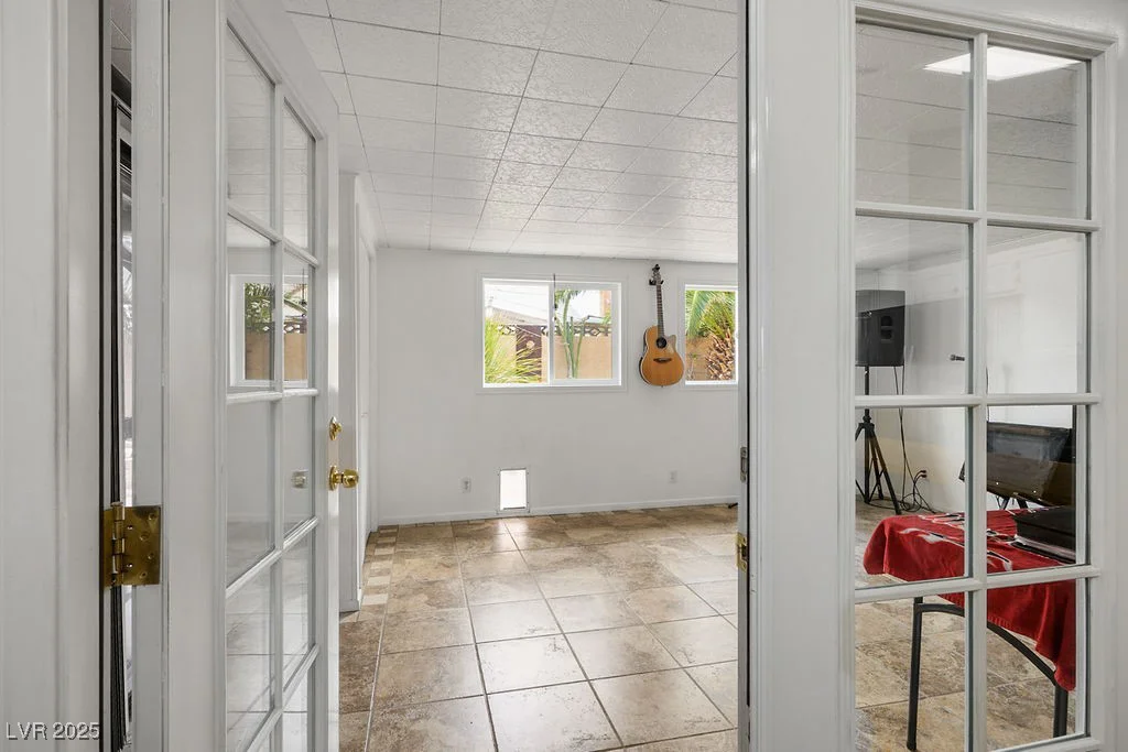 6235 Cedarwood, Las Vegas, NV 89103