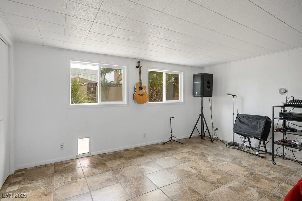 6235 Cedarwood, Las Vegas, NV 89103