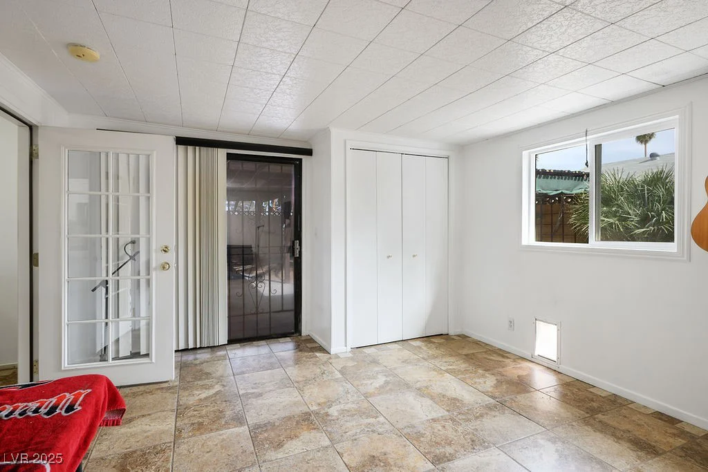6235 Cedarwood, Las Vegas, NV 89103